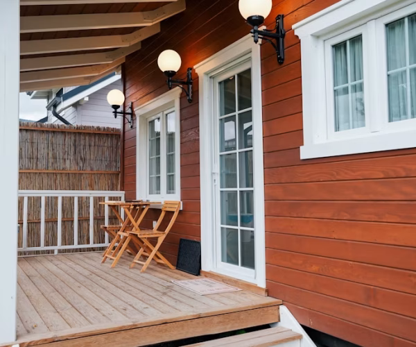 poarch (small back deck to access door)